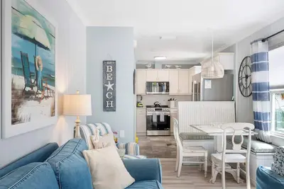 Image de Charming Cottage with modern amenities close to beach w/ pool, beach gear, bikes