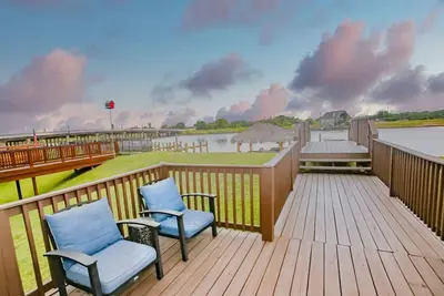Image de Waterfront Beauty Family/Pet Friendly w/ Dock and Palapa 11 mins to 3 Beaches, Near 7 Marinas