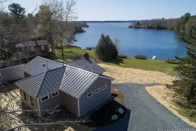 Image de Lakefront Newly Renovated 3 BedroomWith Easy Access to Acadia, Mdi and Schoodic