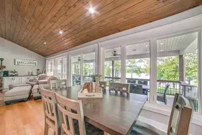 Image de Modern Kentucky Lake Home w\/ Deck, Dock, View