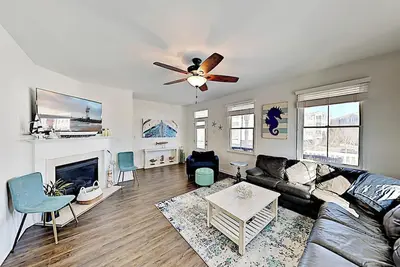Image de Bayside Resort Golf Club Townhome-Walk to pool, playground, tennis. Sleeps 11