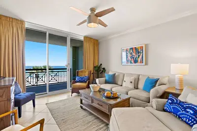 Image de Third Floor Oceanfront Condo with Ocean View, Shared Pool, W/D, and Fast WiFi