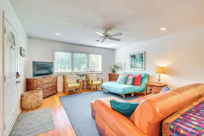 Image de Oak Island Cottage: Minutes to Long Beach!