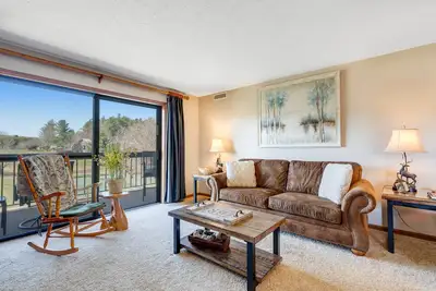Image de Pleasant condo with mountain view, central Ac, fireplace & washer/dryer