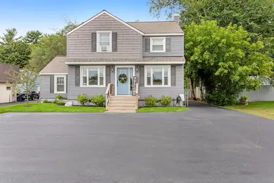Image de Dog-friendly getaway with firepit & gas grill, great location