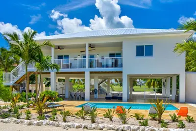 Image de P98 - 4 bed, 4 bath home with dockage and private pool in Sombrero Beach. . .