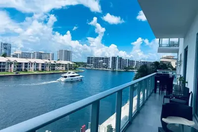 Image de 3br New Modern Apartment w/ excellent views