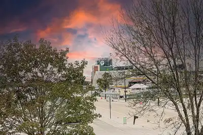 Image de Lambeau Field and the entertainment district all less than a mile walk!