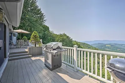 Image de Retro Beech Mountain Home - 2 Mi to Skiing!
