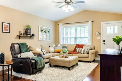 Image de Cozy Pet Friendly Summer Retreat, Mountain View Fire Pit Good Location near Avl