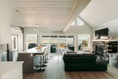 Image de Lakeview Home on Lake Okanagan in La Casa – Kelowna