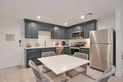 Image de Luxury One Bedroom Condo (625s. F. )