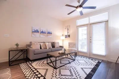 Image de Revive Tanglewood | Stunning 2br in Uptown Houston