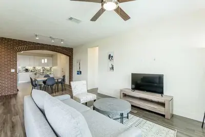 Image de Renew Tanglewood | 3-Bedroom in Uptown Houston