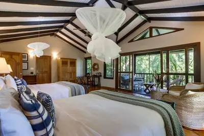 Rainforest Views Suite w/ Screened-in Balcony - WiFi & A/C Included