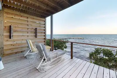 Image de Spectacular Ocean Views Cabana w\/ Private Oceanfront Balcony & Walk-In Shower