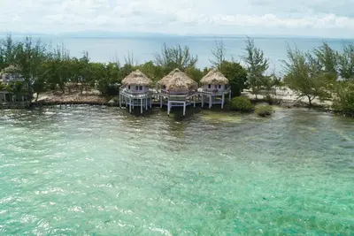 Image de Stunning Ocean Views Bungalow w\/ Private Walk-In Shower - A\/C Included