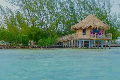 Image de Amazing Ocean Views Bungalow w\/ Private Patio, A\/C, & Walk-In Shower