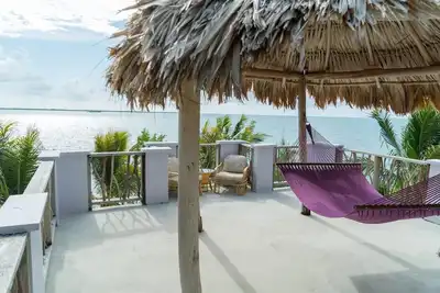 Image de Breezy Oceanfront Cabana w\/ Walk-In Shower & Private Rooftop Deck