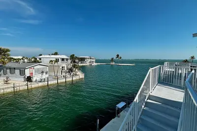 Image de **Mermaid Magic @ Venture Out** Waterfront Home & Slip + Last Key Services…