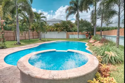 Image de Turtle Cove Hot Tub/Heated Pool in Historic Delray