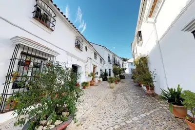Image de Traditional 18th century house with courtyard & pool in historic pueblo blanco