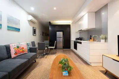 Image de Grattan Prime Location - Walk to Cafes, Shops, Parks
