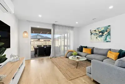 Image de Oscar - A Tranquil Armstrong Creek Home + Netflix
