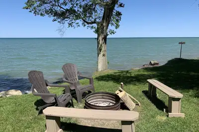 Image de Enjoy the views at this Gorgeous Lakeside Get-away!