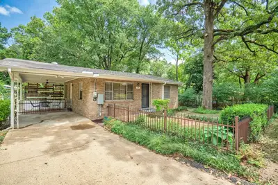 Image de Clean Cozy Bungalow on The Back Stretch Close to Oaklawn Racing and Casino