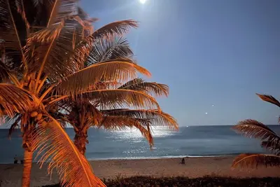 Image de StudioBTS - Right on the beach!