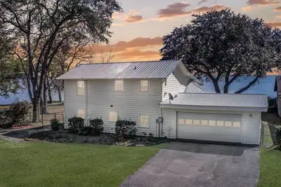 Image de Deep Water Lakefront Home w/ Private Dock