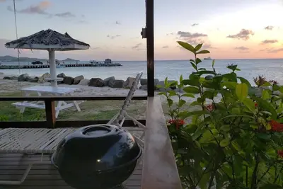 Image de Start your adventure with us on Runway's White Sandy Beach.