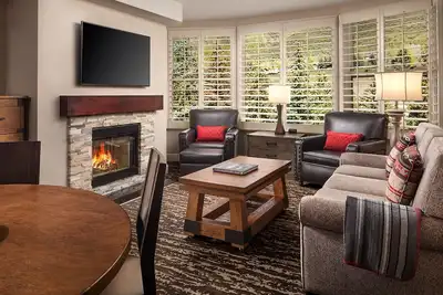 Image de Spacious Condo with beautiful mountain views