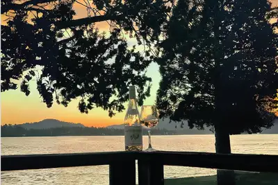 Image de Sea La Vie - Remodeled Lakefront Cabin w/ Hot Tub!