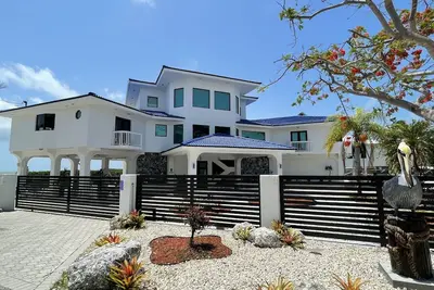 Image de 5 bedroom Ocean Front Paradise
