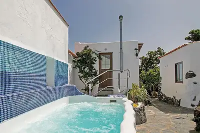 Finca La Hoya 4 - Tradition meets modernity - sea view, whirlpool & conservatory
