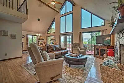 Image de Mountain Retreat w/ Decks, Hot Tub, & Games!