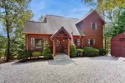 Image de Forest cabin w/private hot tub, fast WiFi, pool table & central Ac