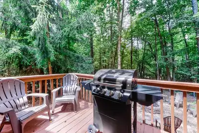 Image de Dog-Friendly Home w\/Deck, Private Hot Tub, Free WiFi, Gas Grill, Wood Fireplace