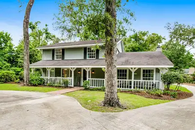 Image de Relaxing, dog-friendly home with furnished patio, washer/dryer, WiFi, & Ac