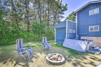 Image de Coastal Pnw Gem w\/ Hot Tub - Walk to Beach!