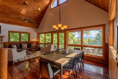 Image de Shady Pines - modern mountain home near winery, game table, fire pit