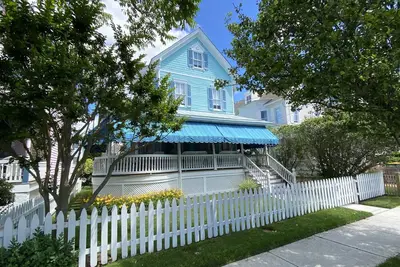 Image de One Block to the Beach!