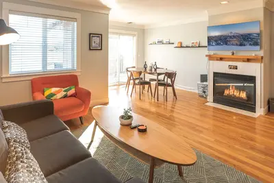 Image de Dog Friendly ~ Fireplace ~ Walk to the River, Amphitheatre & Old Mill!