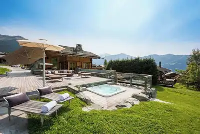 Image de Chalet with Hot Tub and Stunning Views
