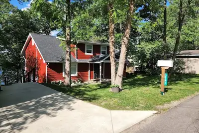 Image de Cozy Cottage on Cedar Lake with Children's Club House. Perfect For Families\n