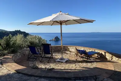 Image de Stone house with breathtaking sea view and private beach