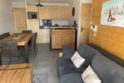 Image de très bel appartement en Rdc, 2 chambres, 2 Wc, accès piste du s/sol, garage et p
