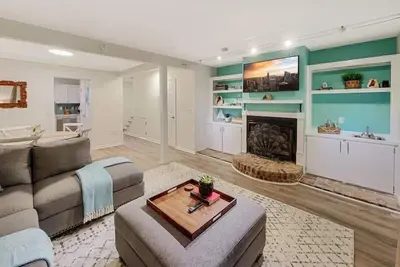 Image de 5 Min to Beach — King Beds